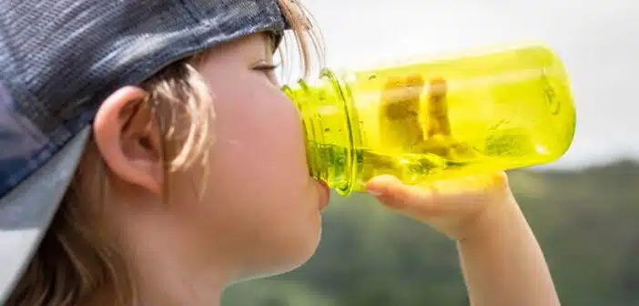 Apprenez-leur très jeune a correctement s'hydrater